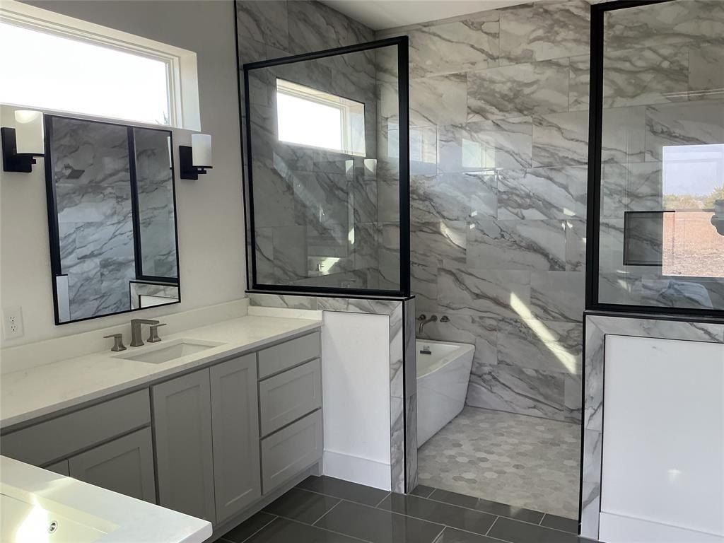 1431 Westgrove Lane. Waxahachie, TX 75165