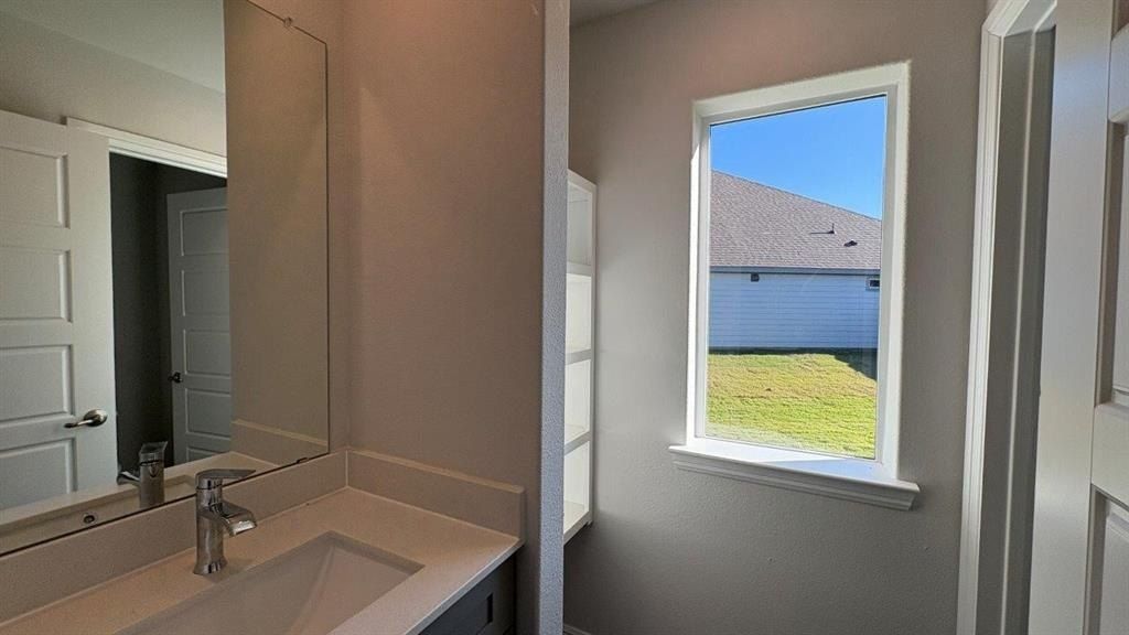 4207 Cornerstone Circle. Granbury, TX 76048