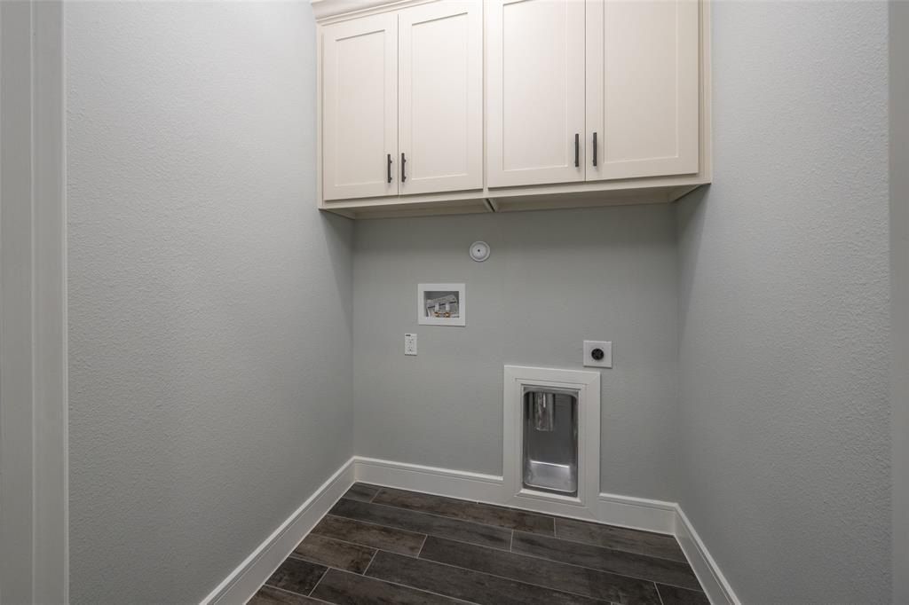 302 W Pine Street. Whitewright, TX 75491