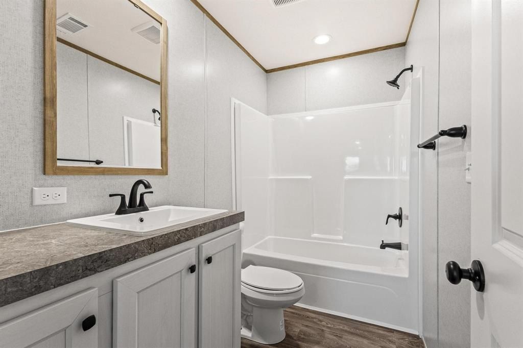 124 Porter Circle. Savoy, TX 75479