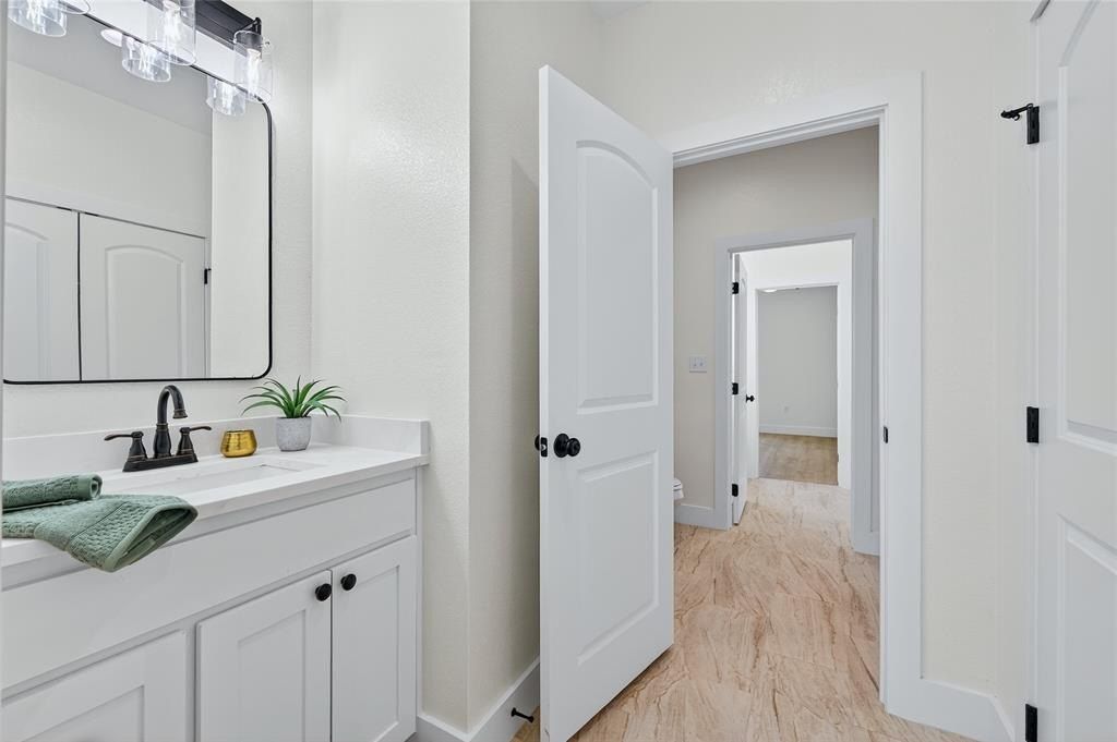 192 Brooks Lane. Sadler, TX 76264