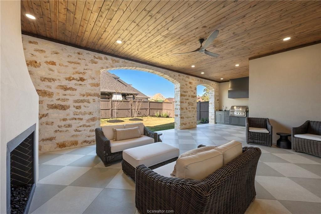 4748 Concordia Drive. Bryan, TX 77802