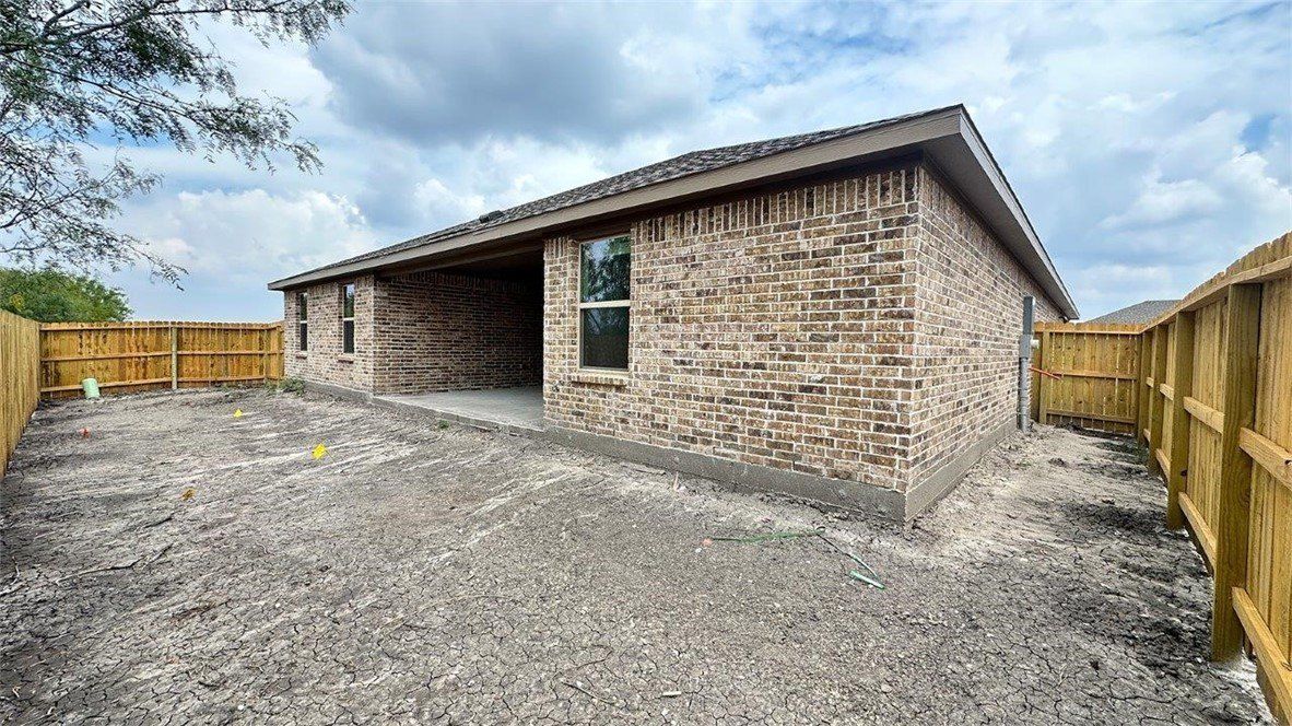 3617 Sahar Lake Drive. Robstown, TX 78380
