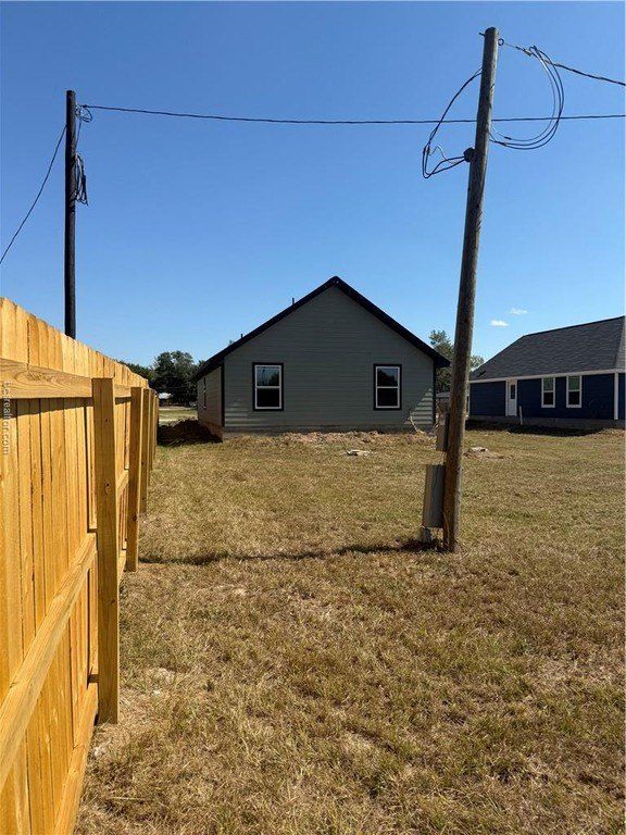 1706 Pine Street. Hearne, TX 77859