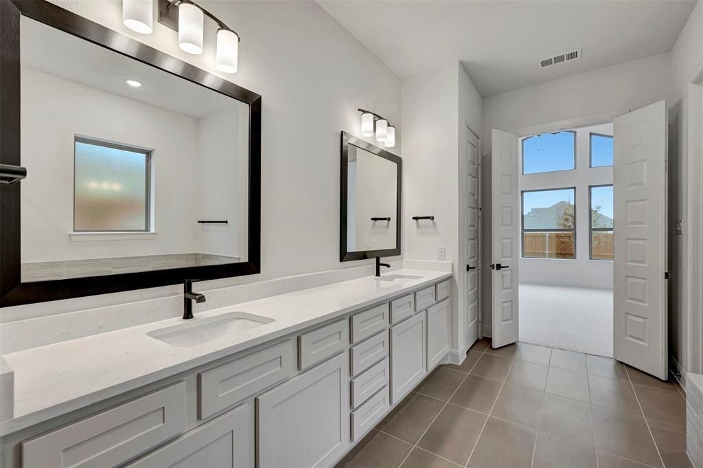 1949 Vantage Drive. Rockwall, TX 75087