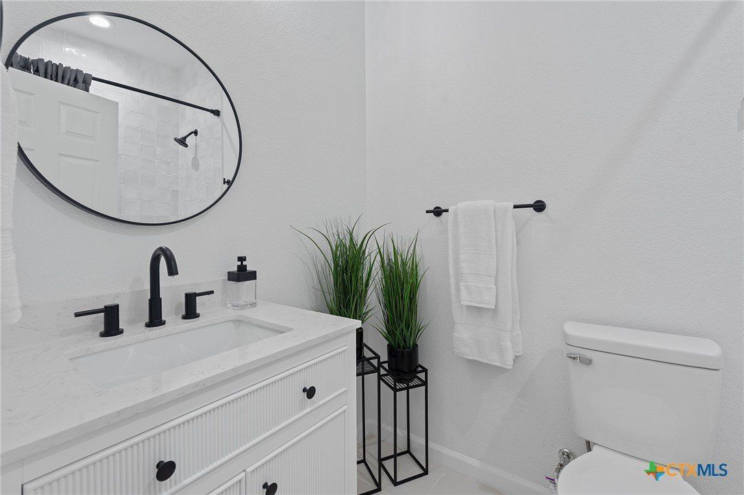 738 Chihuahua Street. Lockhart, TX 78644