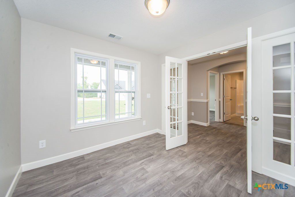 112 Oakmont Lane. La Vernia, TX 78121