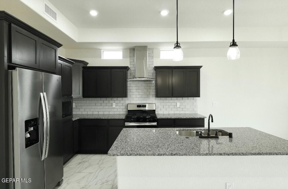 944 Louisiana Downs. El Paso, TX 79932