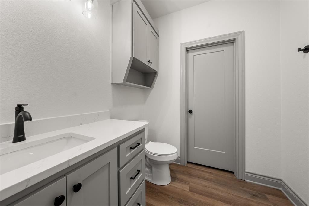 301 Live Oak Trail. Valley Mills, TX 76689