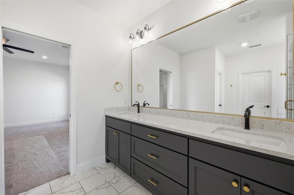 1033 Arbor Vista Drive. Azle, TX 76020