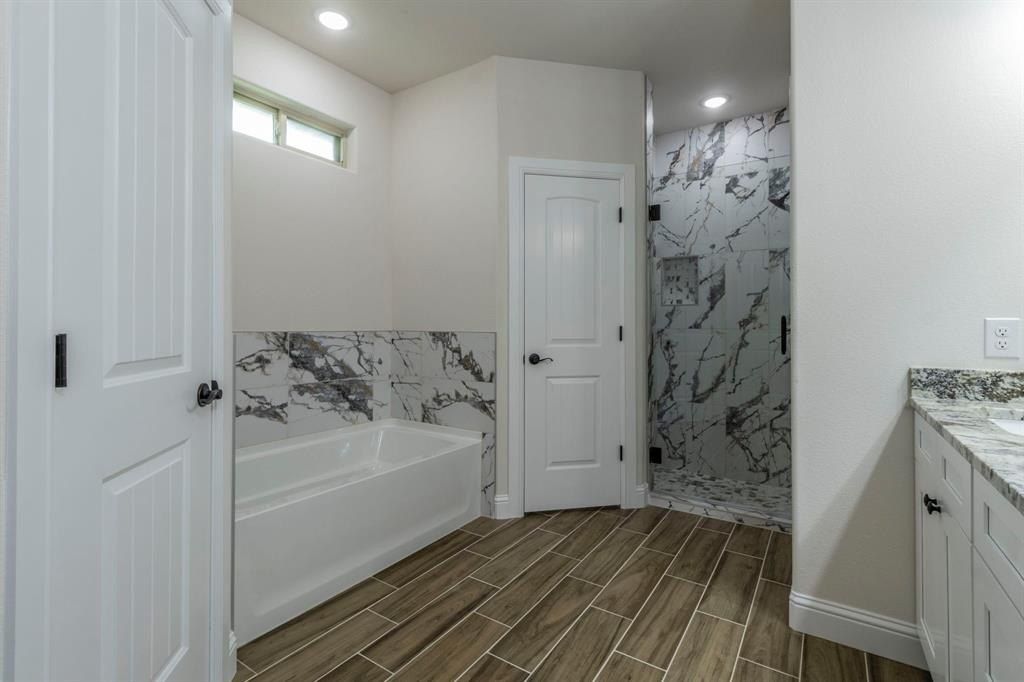 458 Jim Walter Drive. Runaway Bay, TX 76426