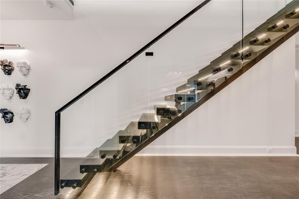 6404 Lakehurst Avenue. Dallas, TX 75230