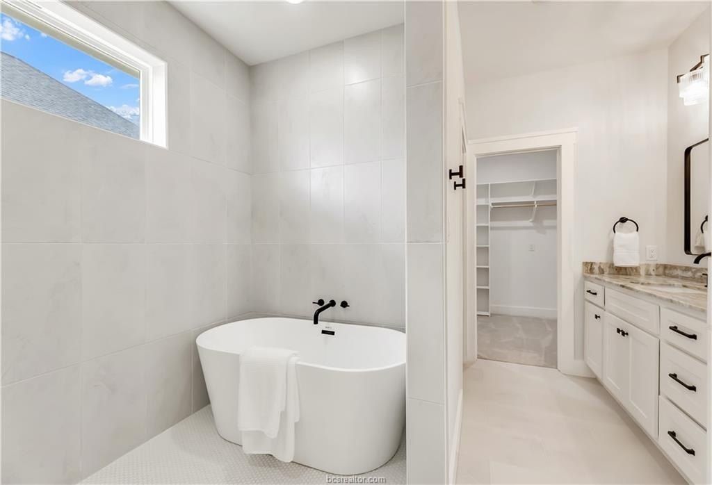 4002 Etonbury Avenue. College Station, TX 77845