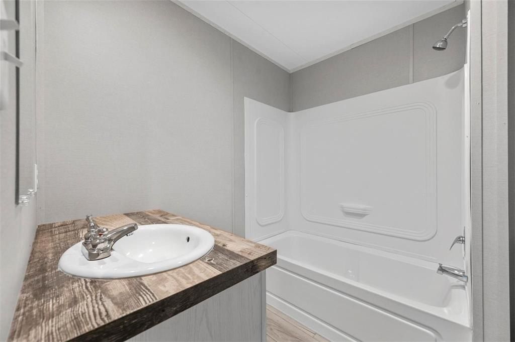 3501 Evergreen Drive. Granbury, TX 76048