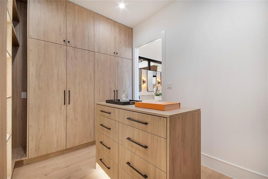 7619 Kenwell Street. Dallas, TX 75209