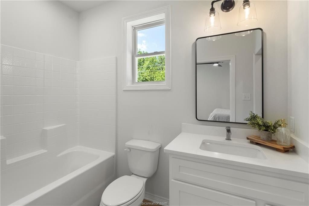 1104 Berkeley Street. College Station, TX 77840