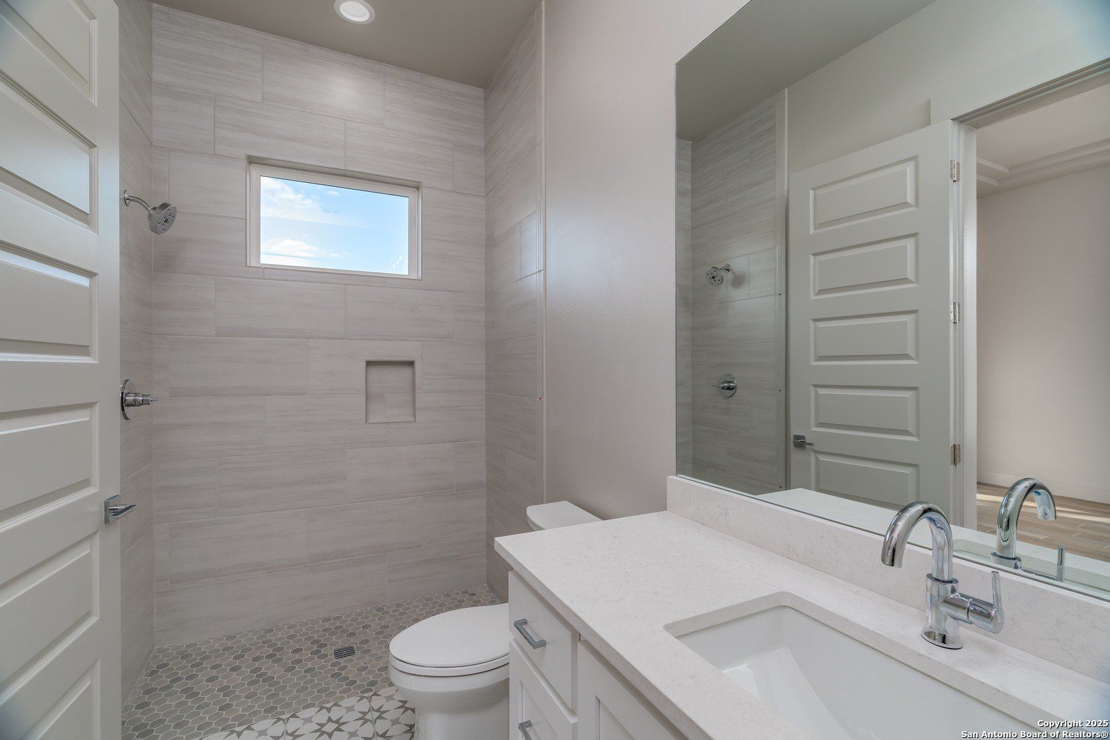 24403 Tres Arroyos. San Antonio, TX 78255