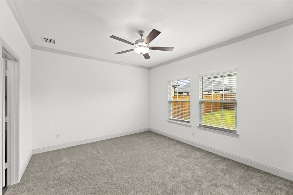 519 Chase Creek Drive. Lavon, TX 75166