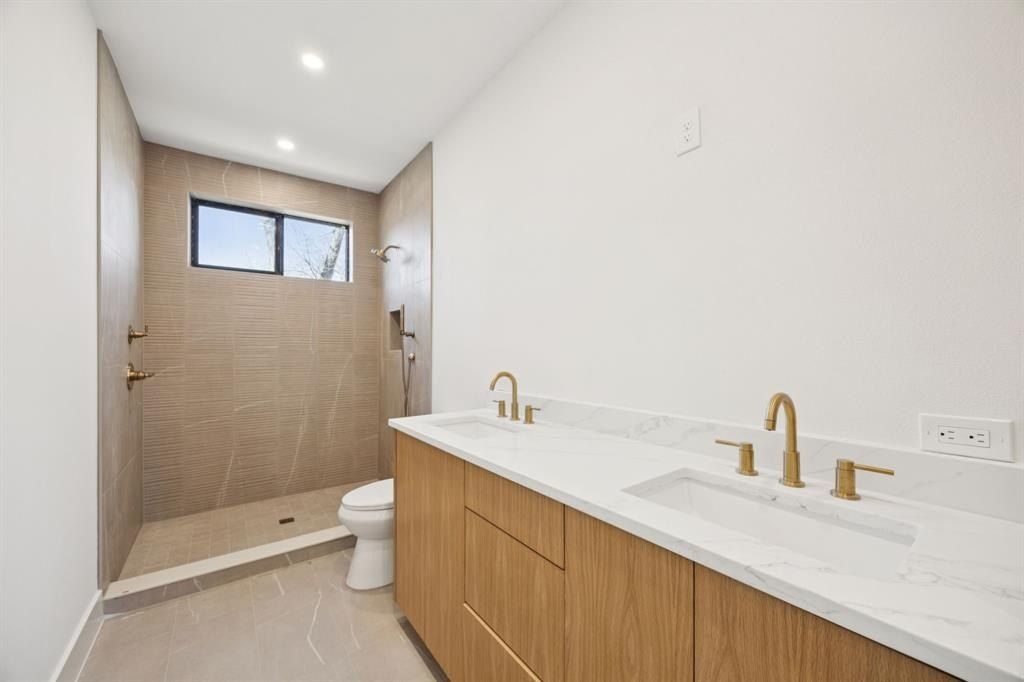 2543 Highwood Drive. Dallas, TX 75228