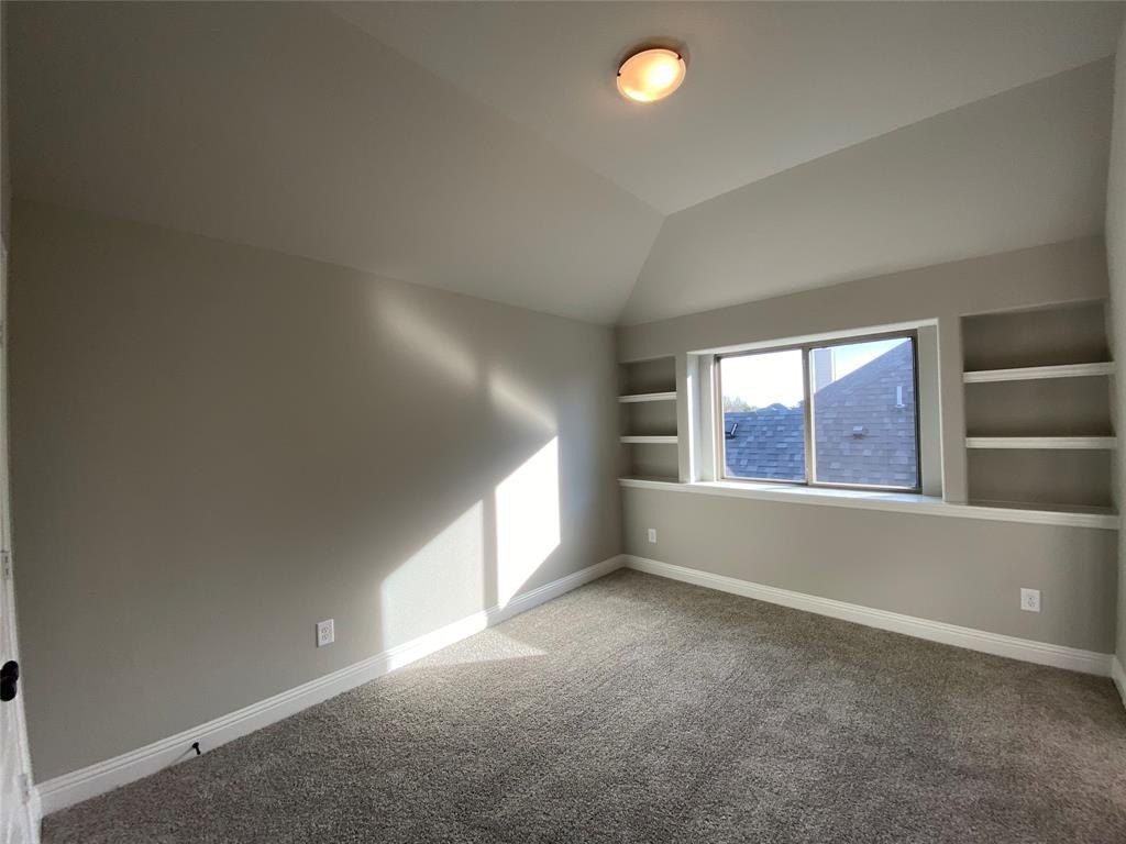 140 Kenilworth Lane. Greenville, TX 75401