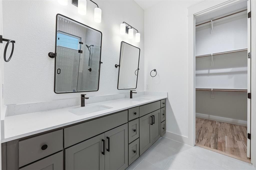 321 Garrett Way. Midlothian, TX 76065