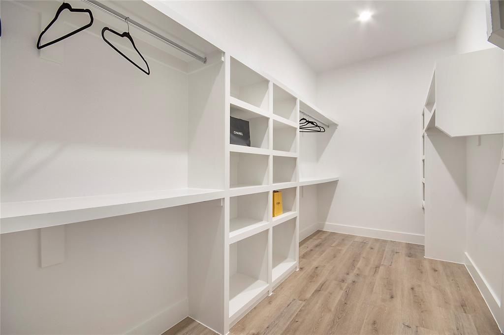 2005 Hearne Avenue. Dallas, TX 75212