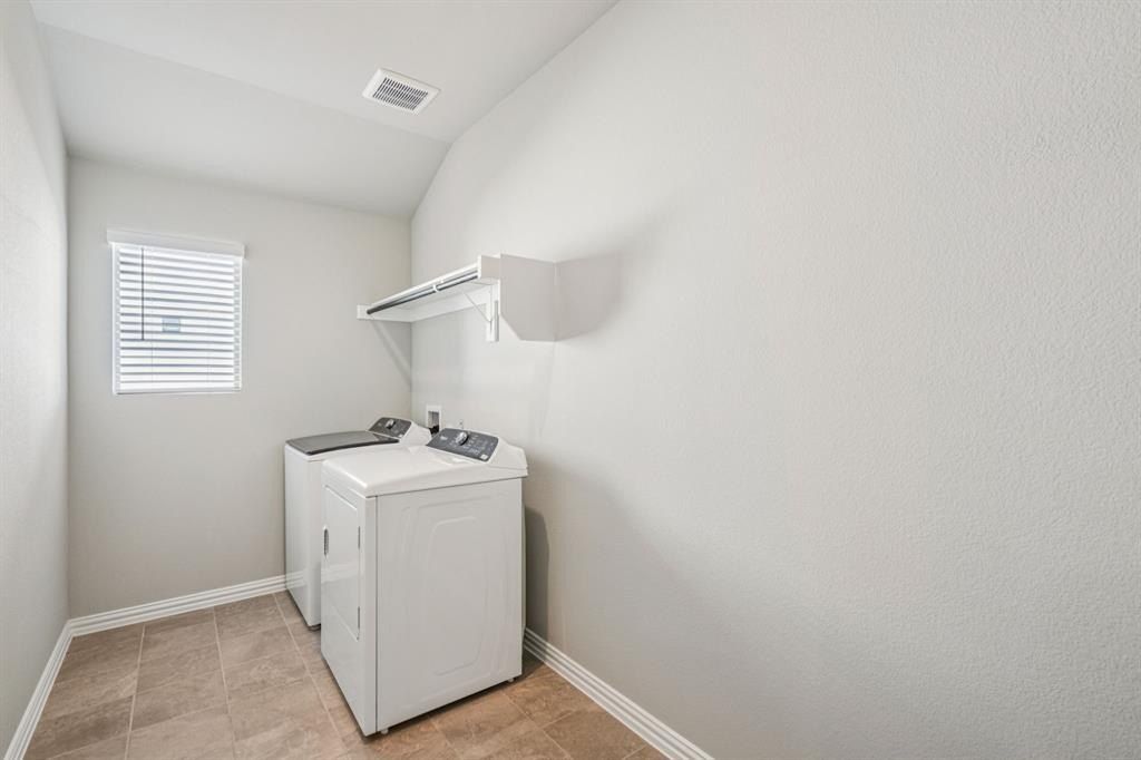 1372 Los Olmos Lane. Crandall, TX 75114