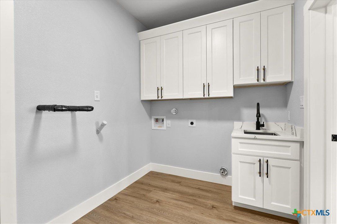 1190 Fernwood Road. Fischer, TX 78623