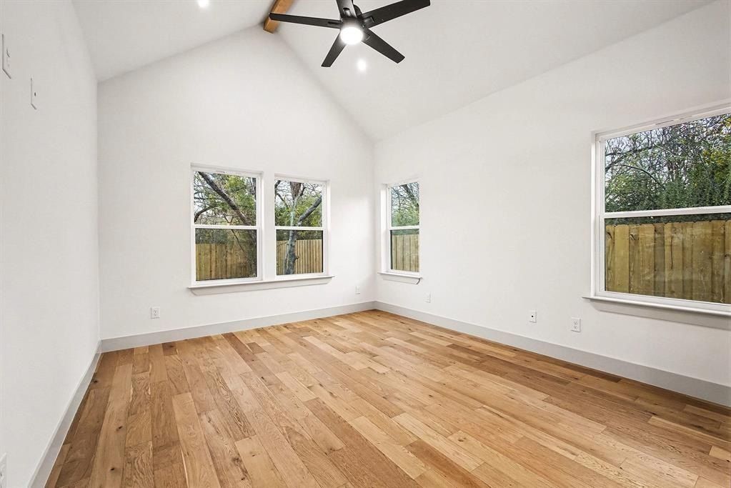 1931 Muncie Avenue. Dallas, TX 75212