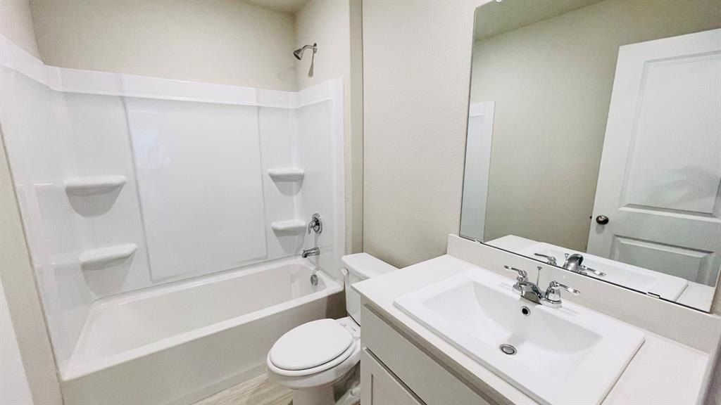 4248 Trickling Creek Lane. Fort Worth, TX 76036