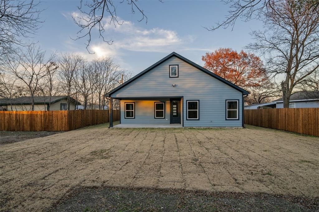 411 W Elm Street. Whitewright, TX 75491