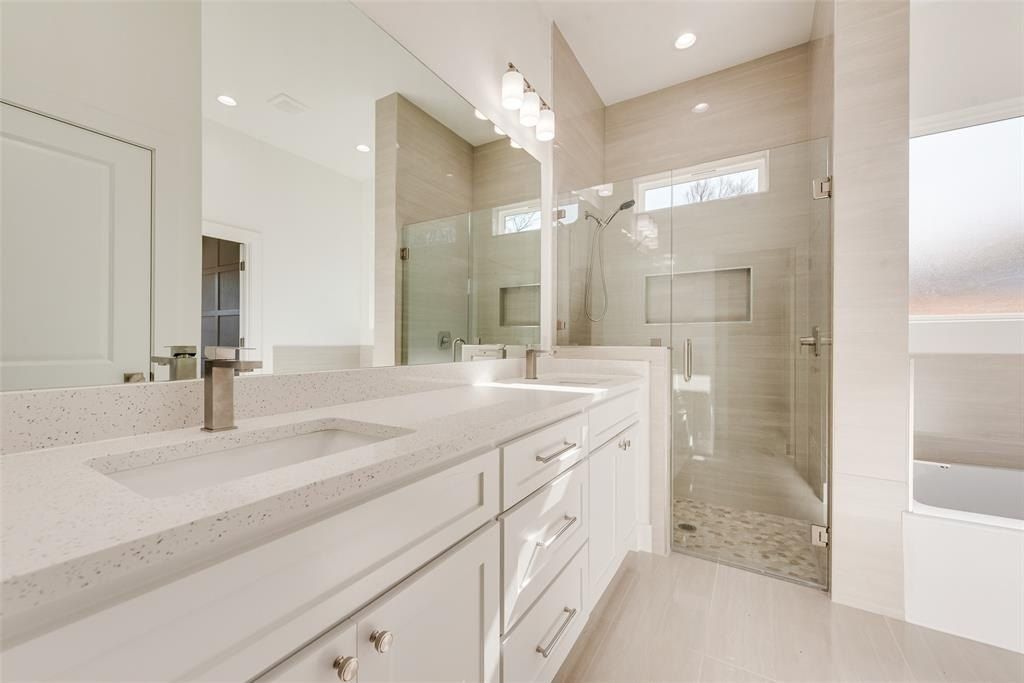 4021 Esmalda Street. Dallas, TX 75212