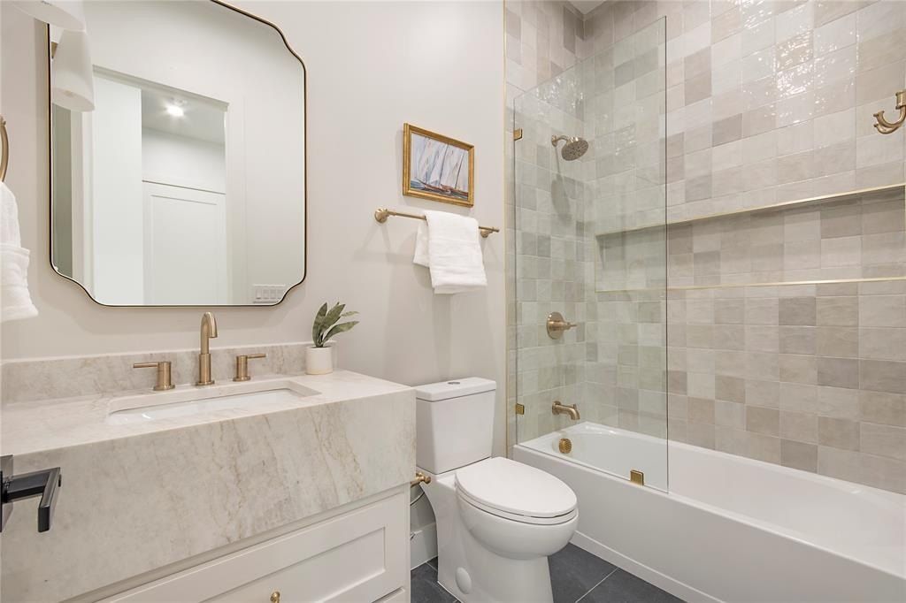 3910 Vineyard Drive. Dallas, TX 75212