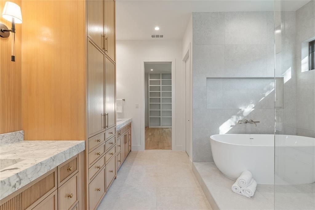 6902 La Vista Drive. Dallas, TX 75214