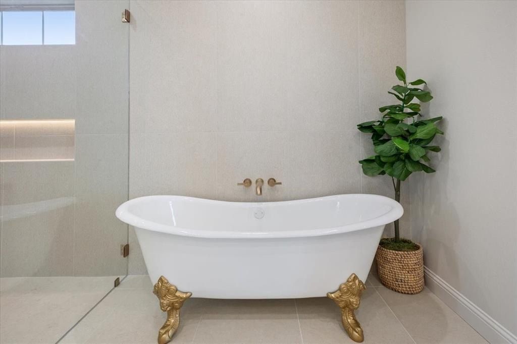 131 Big Catch Lane. Robinson, TX 76706