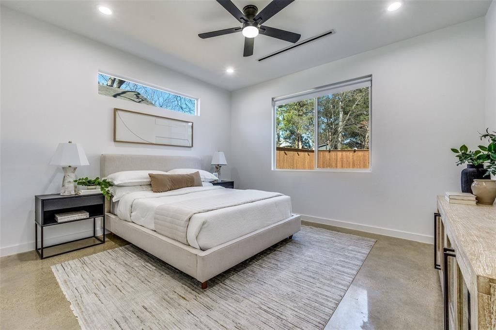 1439 E Louisiana Avenue. Dallas, TX 75216