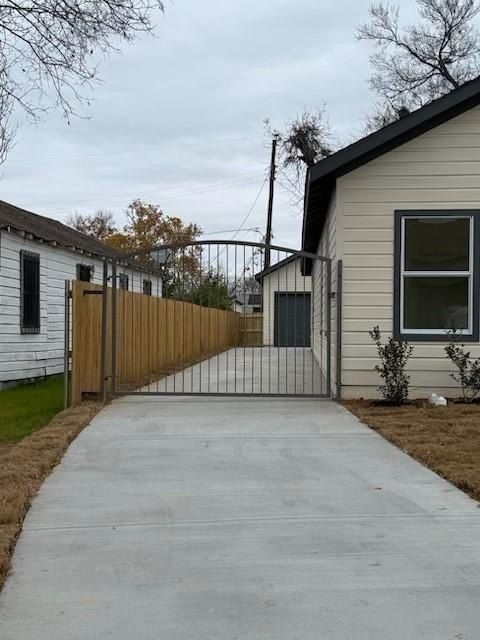 3608 Latimer Street. Dallas, TX 75215