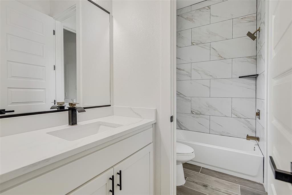 1020 Royal Lytham Court. Cedar Hill, TX 75104