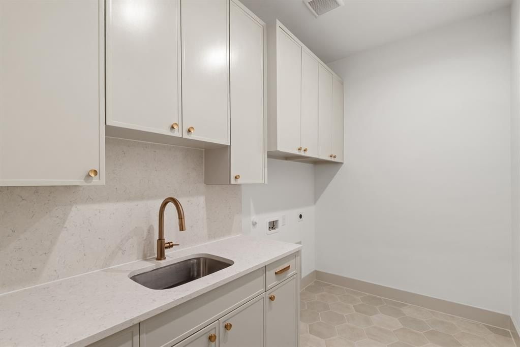 3328 Norcross Lane. Dallas, TX 75229