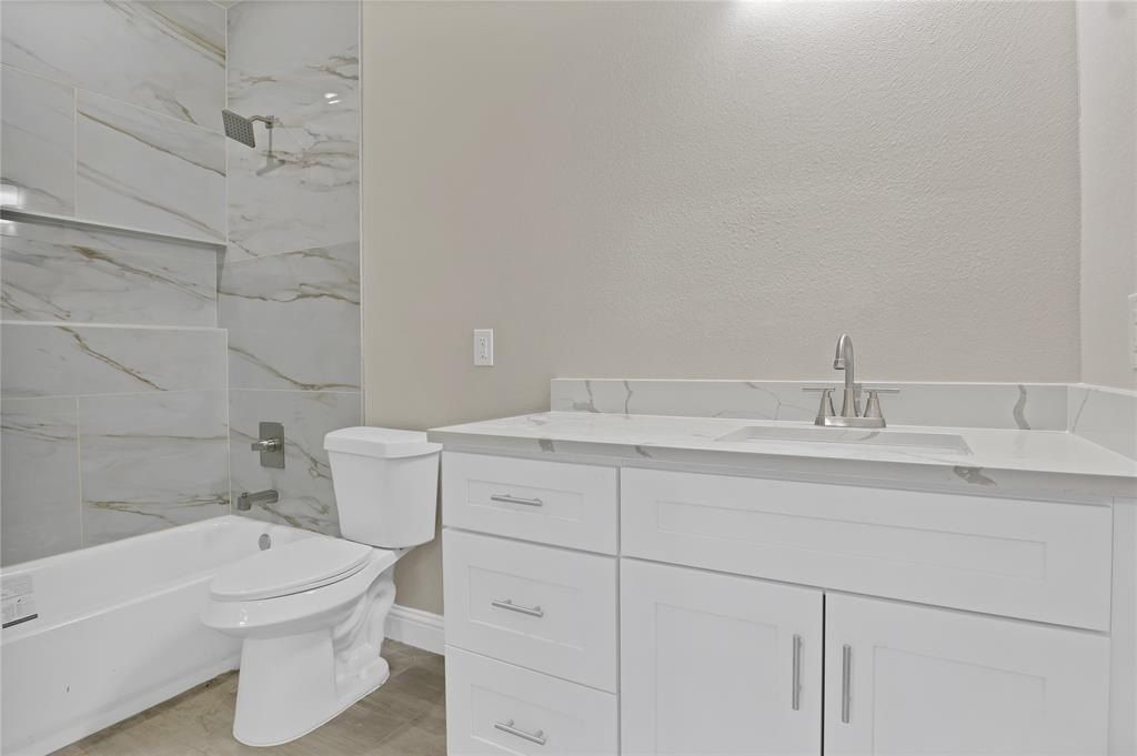 5618 Barkridge Drive. Granbury, TX 76048