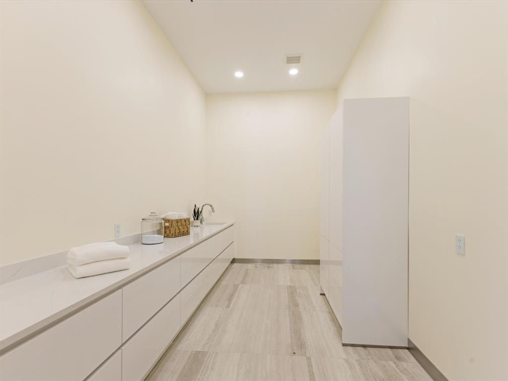 6218 Walnut Hill Lane. Dallas, TX 75230