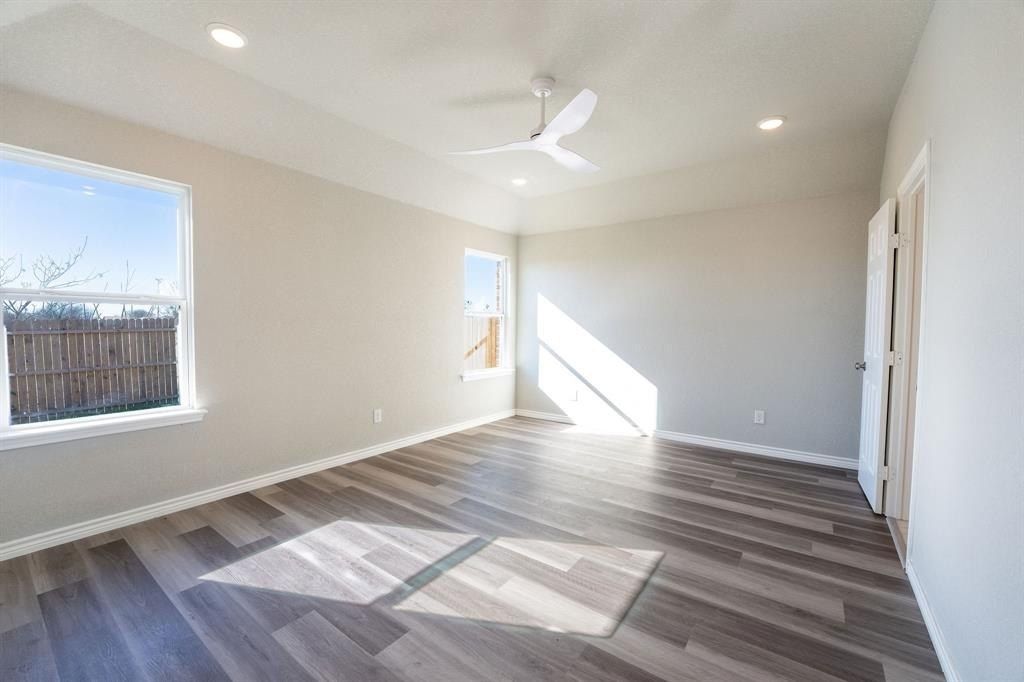 1020 Springview Lane. Mabank, TX 75147