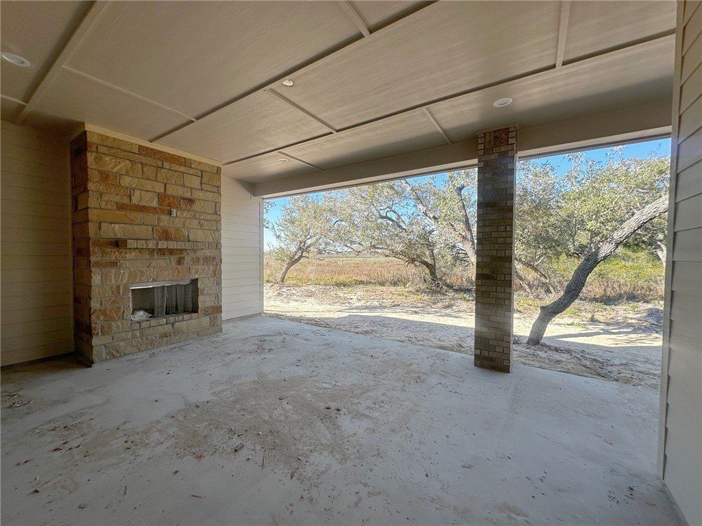 334 Villages Drive. Rockport, TX 78382