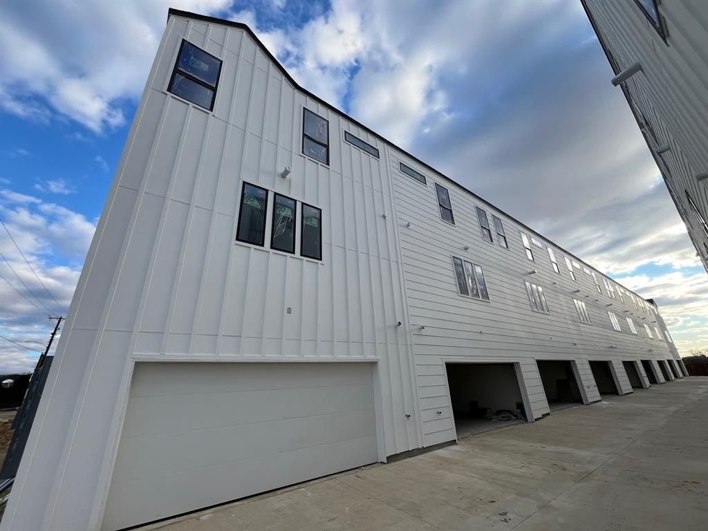 4631 Sylvester Street. Dallas, TX 75219