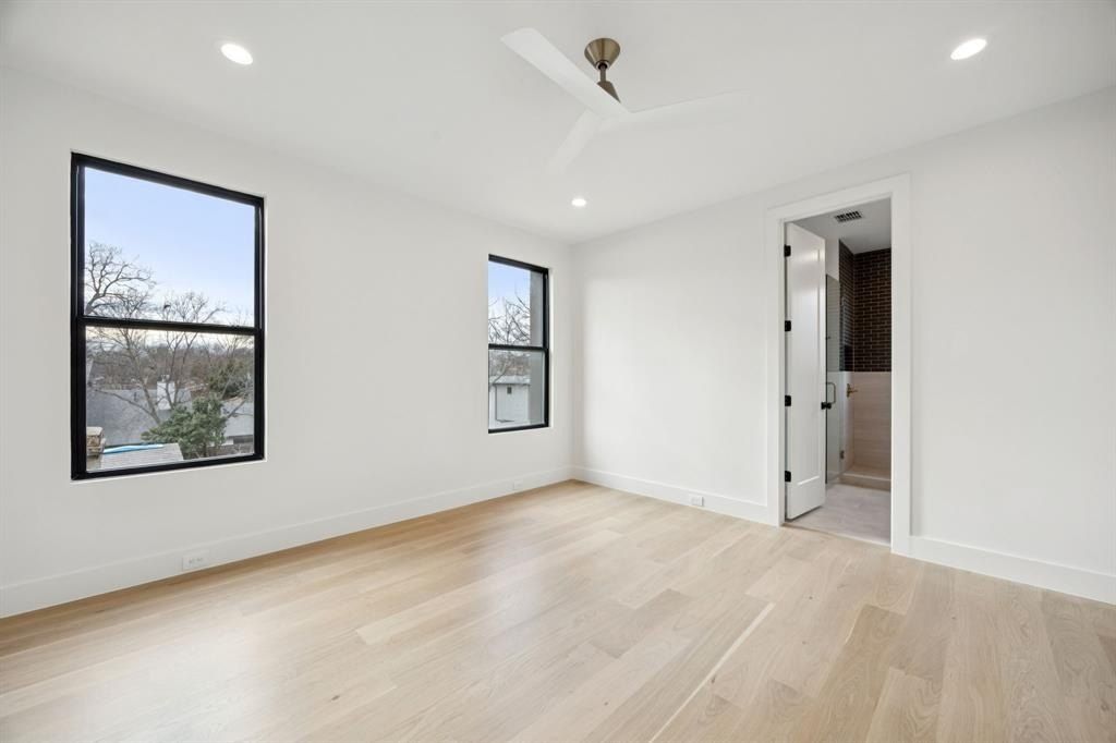 8811 Daytonia Avenue. Dallas, TX 75218