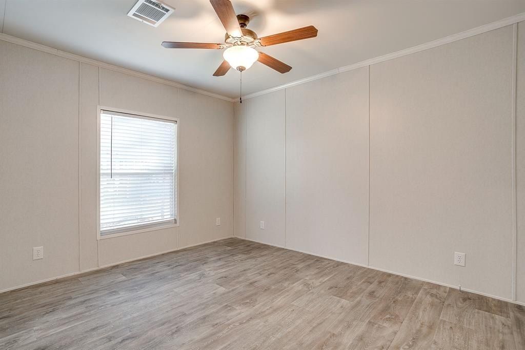 104 Red Oak Street. Alvarado, TX 76009