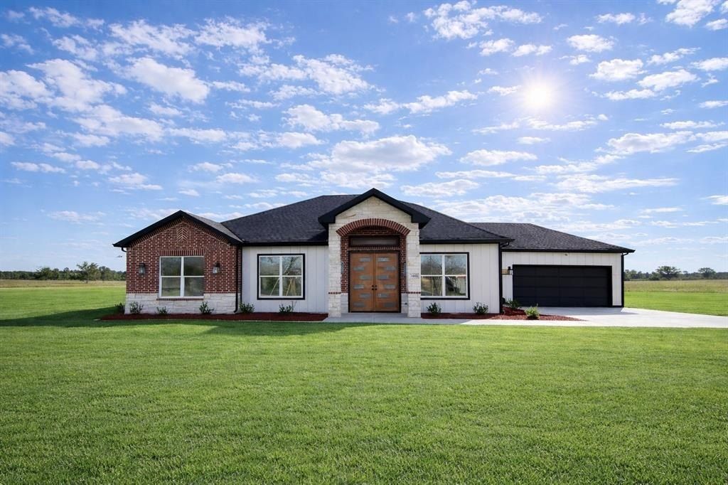 7442 County Road 4023 Road. Kemp, TX 75143