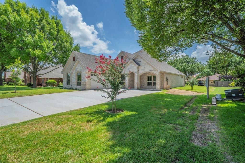 938 Fairway Drive. Duncanville, TX 75137
