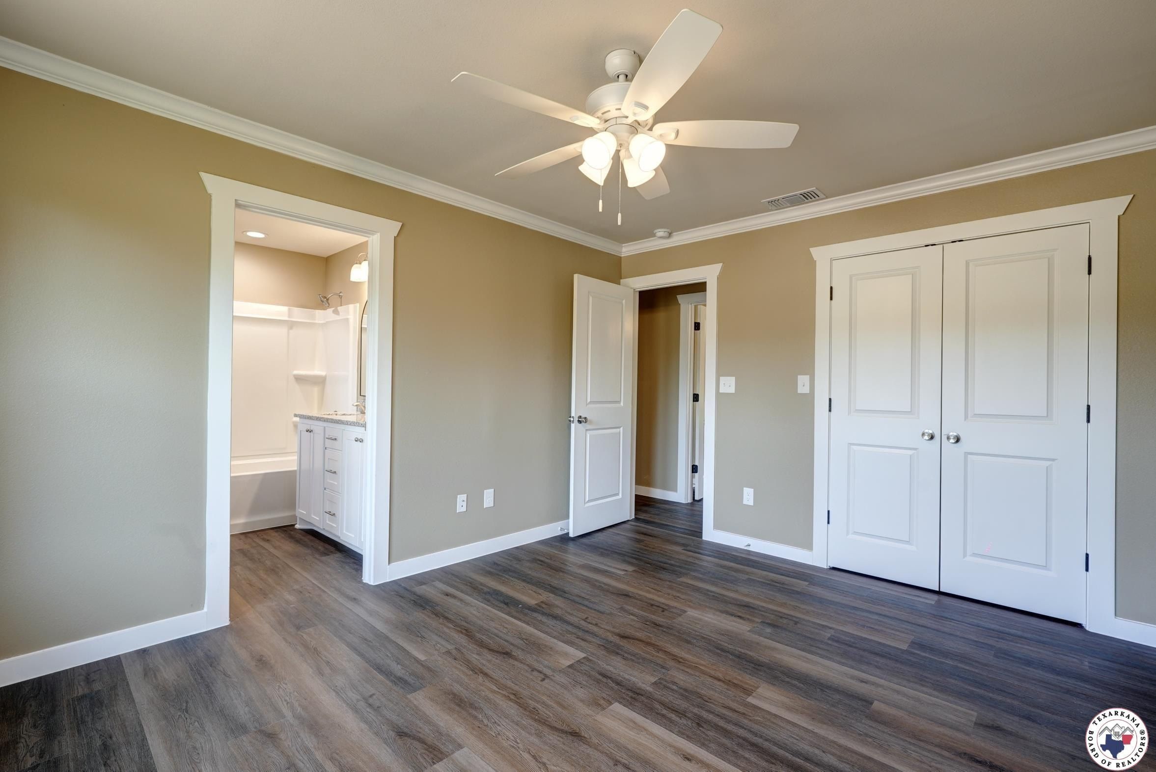 119 Village Place. Wake Village, TX 75501