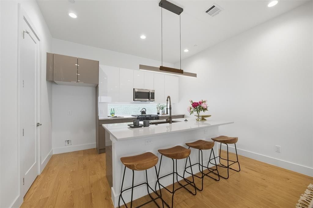 4517 Munger Avenue. Dallas, TX 75204